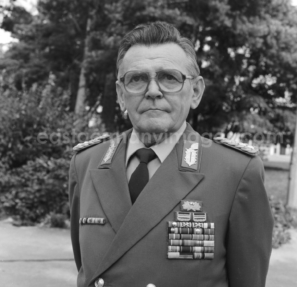 GDR picture archive: Bad Saarow - Lieutenant General OMR Prof. Dr. sc Med Hans-Rudolf Gestewitz (1921 - 1998). A Portrait in Bad Saarow in what is now the state of Brandenburg. He was a German ENT specialist and leading military medics in the GDR