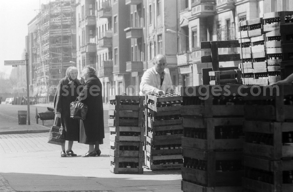 GDR photo archive: Berlin - A beverage supplier delivers brew and beer in wooden crates to its customers in Berlin, the former capital of the GDR, German Democratic Republic