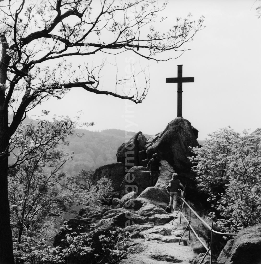 GDR photo archive: Ilsenburg (Harz) - Hikers at the summit cross on the Ilsestein in Ilsenburg (Harz) in the federal state Saxony-Anhalt on the territory of the former GDR, German Democratic Republic