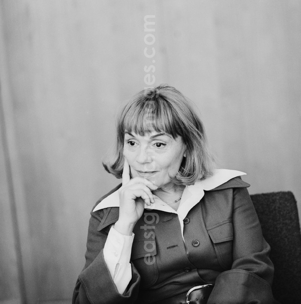 GDR image archive: Berlin - Mitte - Gisela May is a German actress and chanteuse, who made a name for himself mainly as Brechtinterpretin