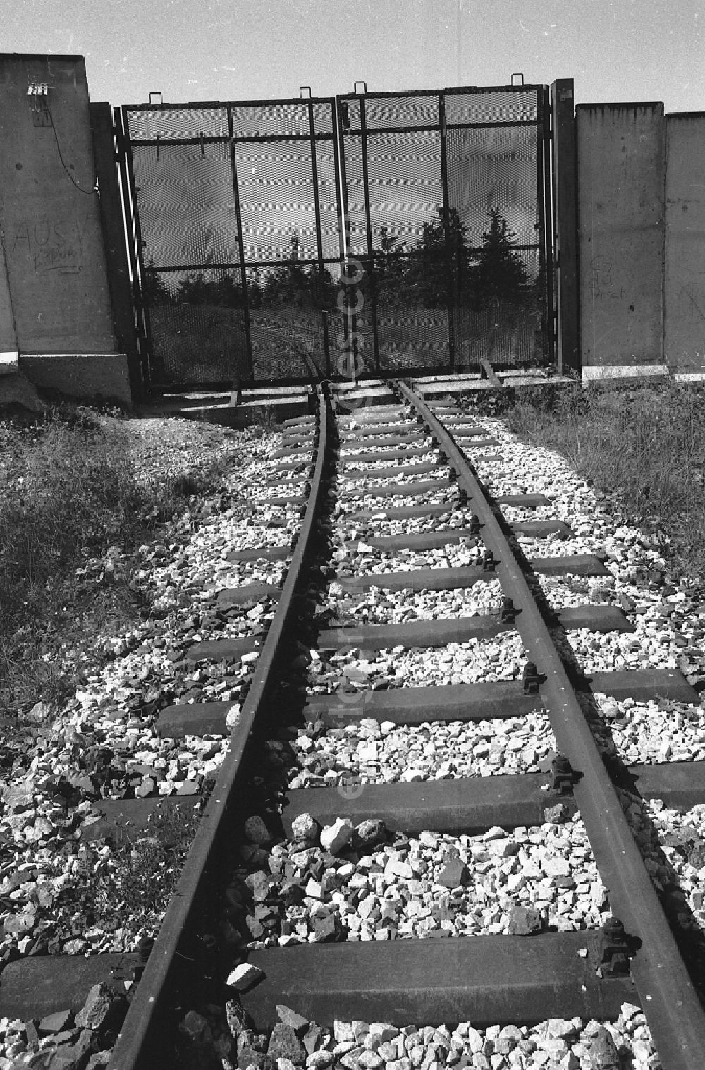 GDR photo archive: Schierke - Neglected track layout and track systems on the railway line on the summit plateau of the Brocken after its release for civilian visitor traffic in Schierke in the Harz in the state of Saxony-Anhalt in the area of the former GDR, German Democratic Republic