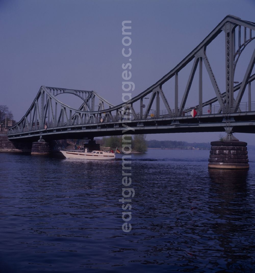 GDR photo archive: Potsdam - The Glienicker bridge over the federal road 1 leads in Potsdam in Brandenburg. Known worldwide was the Glienicke bridge through the spectacular staging of Spies. Between 1962 and 1986 three exchanges were on the Glienicke Bridge performed with a total of 4