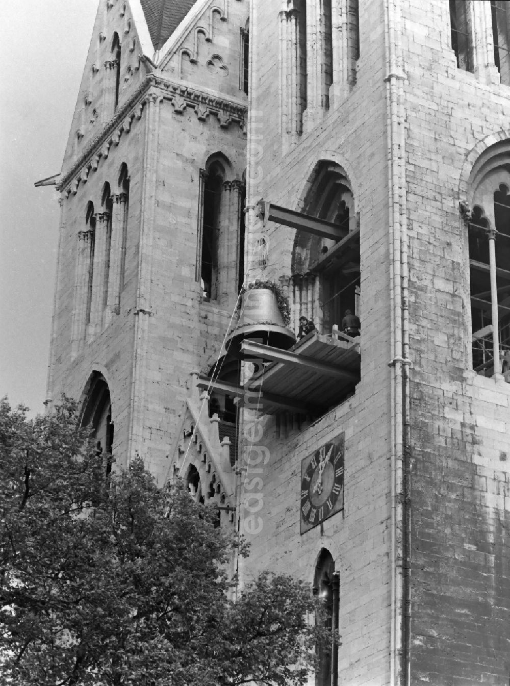 GDR image archive: Halberstadt - Elevation of the cast bell Domina on the west facade of the cathedral - facade of the sacral building St. Stephanus and St. Sixtus on Domplatz in Halberstadt in the state Saxony-Anhalt in Germany