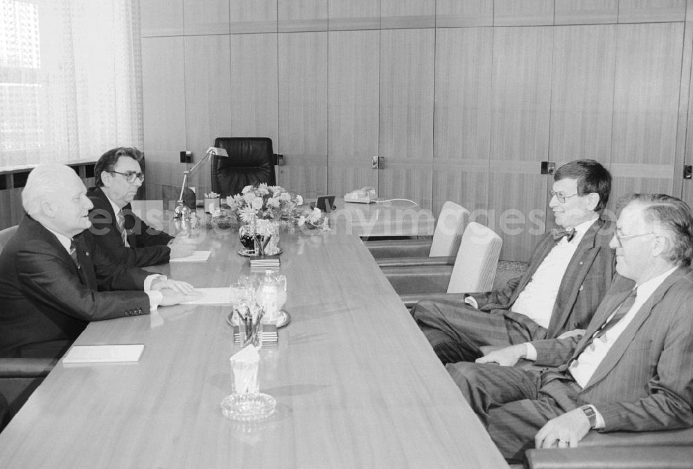 GDR picture archive: Berlin - Guenter Mittag (l), member of the Politburo and secretary of the Central Committee of the SED, adjusting Representative of the Chairman of the Council of State, received the Federal Minister for Research and Technology of the Federal Republic of Germany, Dr. Heinz Riesenhuber (2nd from right), for an interview. Also present were Dr. Herbert Weiz (2nd from left), Minister of Science and Technology and Deputy Chairman of the Council of Ministers, and the Head of the Permanent Mission of the FRG in the GDR, Dr. Franz Bertele (r)
