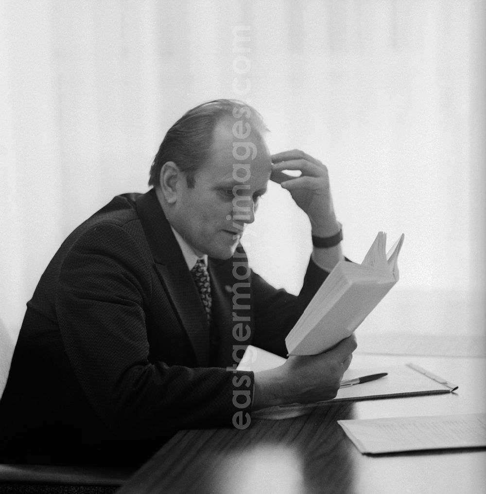 GDR picture archive: Berlin - Mitte - Günter Sarge is a lawyer and was the president of the Supreme Court of the GDR