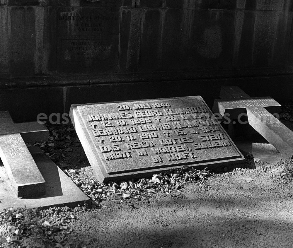 Halberstadt: Cultural-historical gravestone ensemble Hans Georg Klamroth in the cemetery in Halberstadt in the state Saxony-Anhalt on the territory of the former GDR, German Democratic Republic