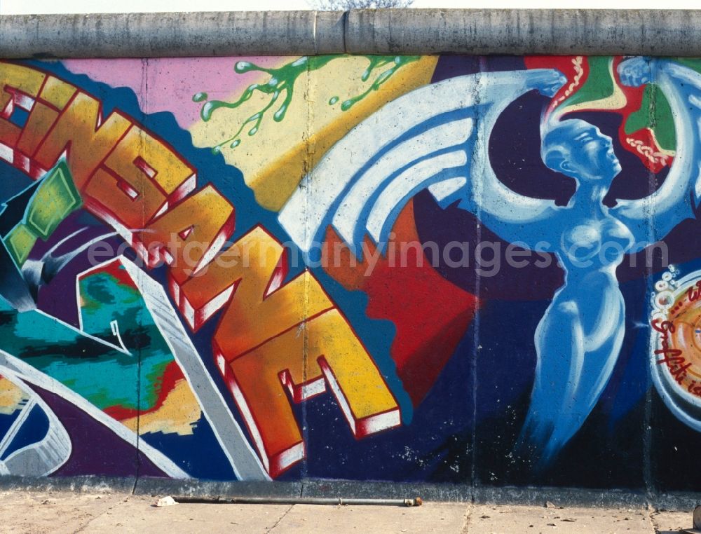 Berlin - Friedrichshain: View of graffiti art on the Berlin Wall in Berlin - Friedrichshain. The part of the former anti-fascist barrier belongs to the East-Side-Gallery, the longest Open-Air-Gallery in the world