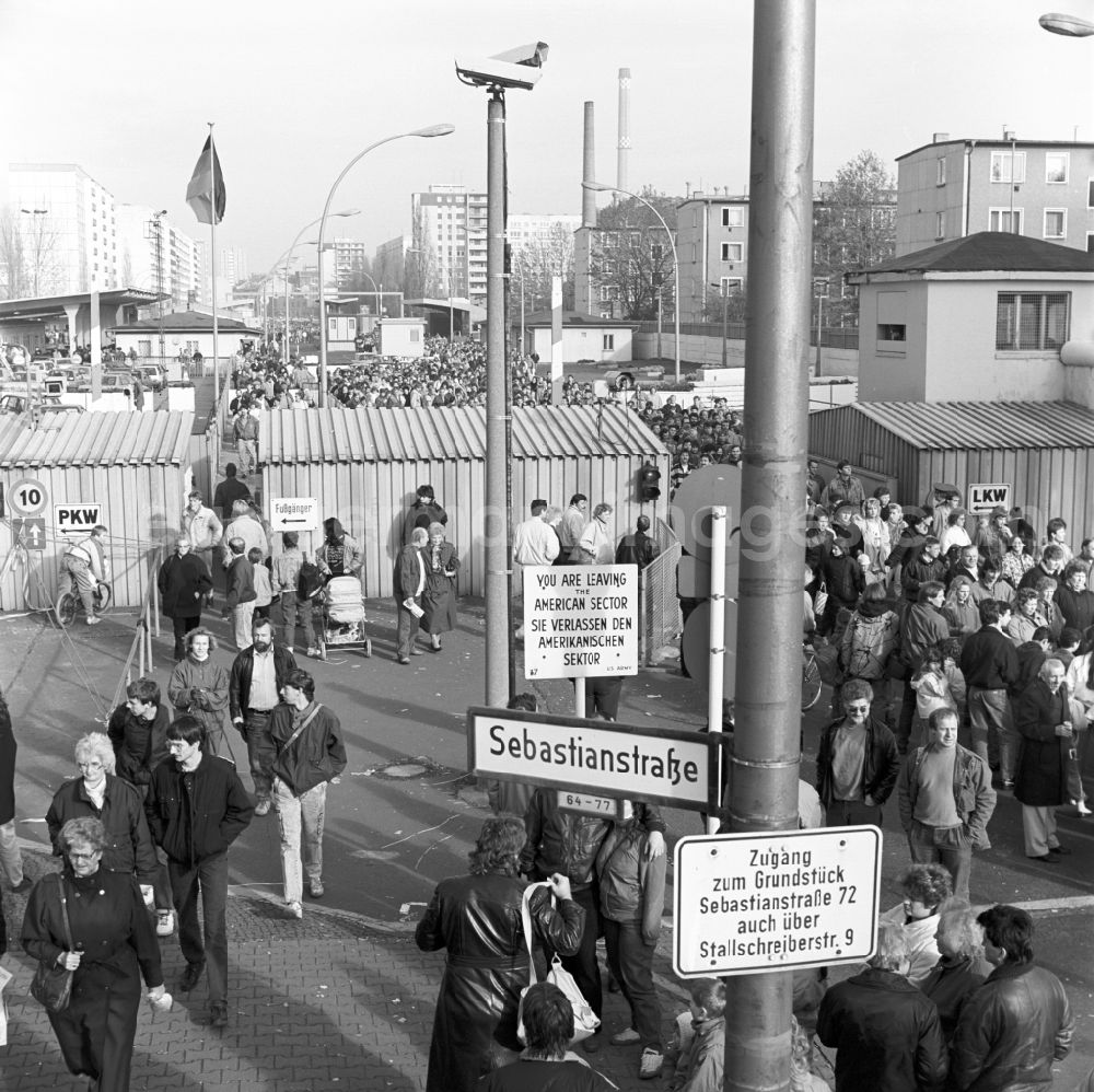 GDR photo archive: Berlin - Border checkpoint Heinrich-Heine-Straße shortly after the Wall came down. GDR citizens flock en masse across the border to West Berlin