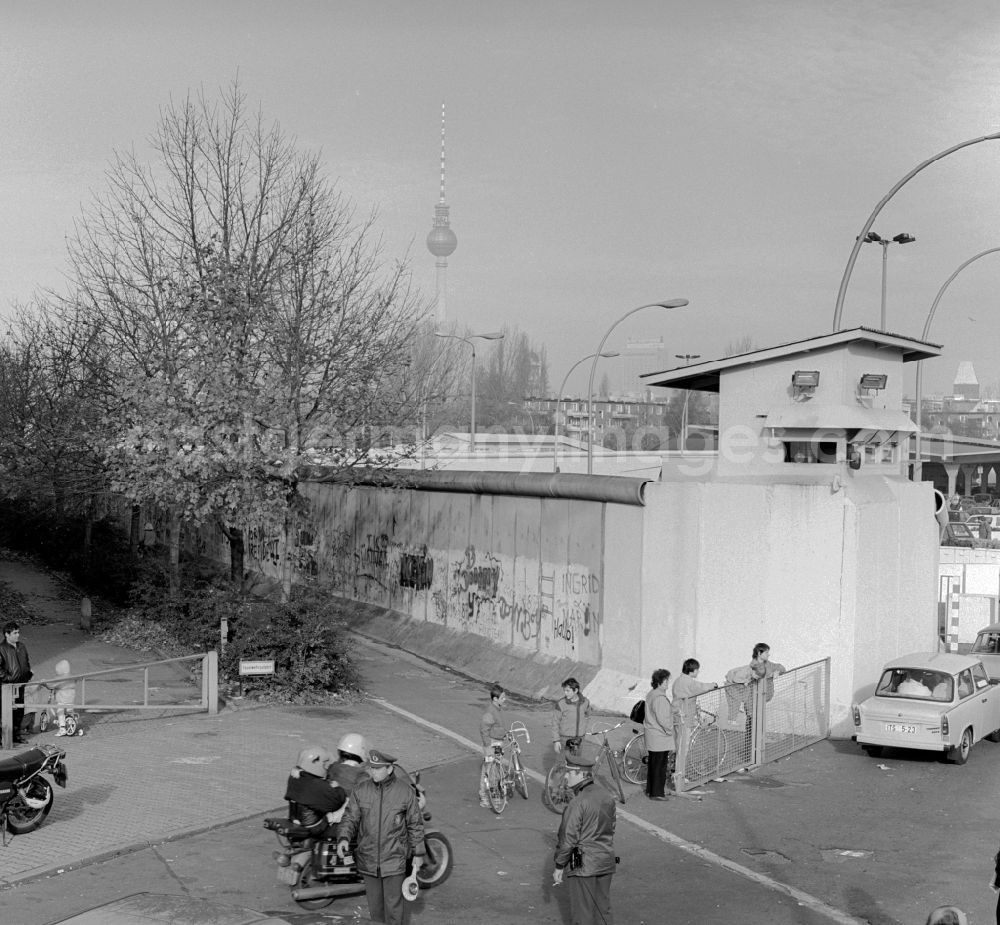 GDR picture archive: Berlin - Border checkpoint Heinrich-Heine-Straße shortly after the Wall came down. View over the wall along the border installations towards East Berlin with the Berlin TV Tower