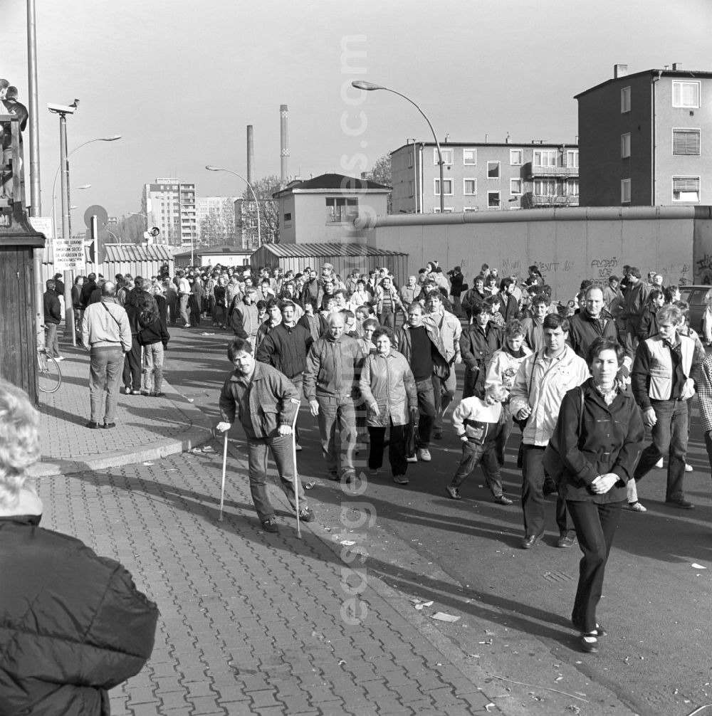 GDR photo archive: Berlin - Border checkpoint Heinrich-Heine-Straße shortly after the Wall came down. GDR citizens flock en masse across the border to West Berlin