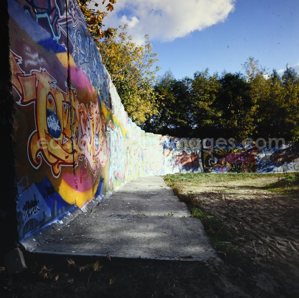 GDR image archive: Potsdam - Border security fortifications with graffiti paintings in Potsdam in the state Brandenburg on the territory of the former GDR, German Democratic Republic