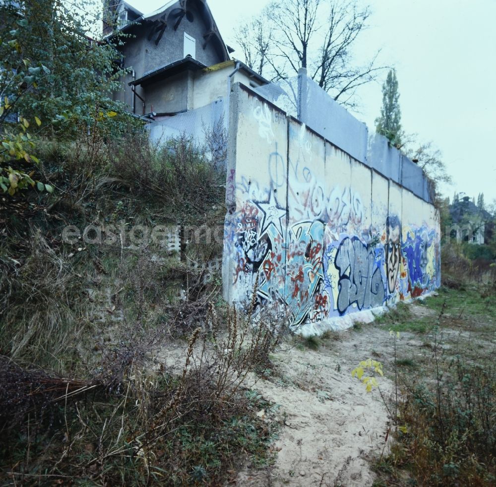 GDR picture archive: Potsdam - Border security fortifications on Virchowstrasse to the shore of the Griebnitzsee in the district Babelsberg in Potsdam in the state Brandenburg on the territory of the former GDR, German Democratic Republic