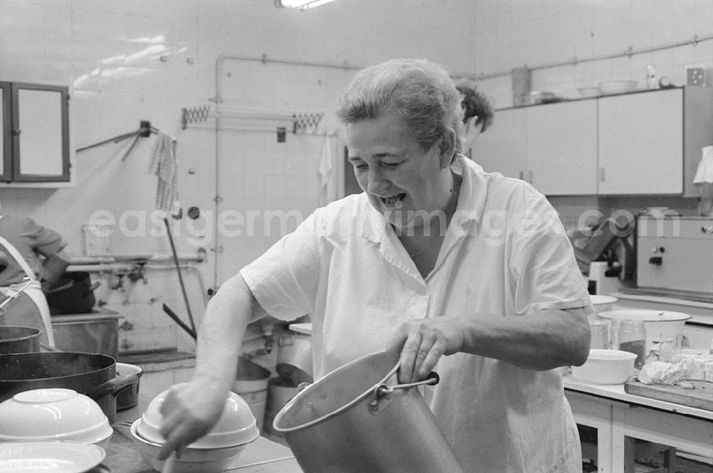GDR picture archive: Oderwitz - Kitchen equipment for a commercial large kitchen in Oderwitz, Saxony on the territory of the former GDR, German Democratic Republic
