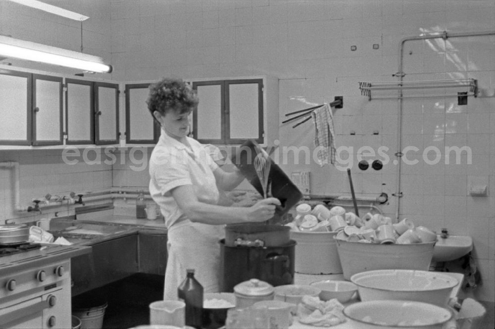 GDR picture archive: Oderwitz - Kitchen equipment for a commercial large kitchen in Oderwitz, Saxony on the territory of the former GDR, German Democratic Republic