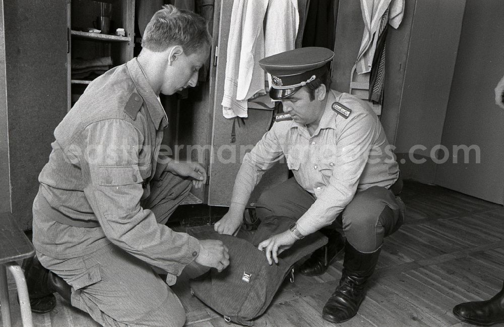 GDR picture archive: Lehnitz - Basic training on the equipment and uniform of soldiers after they have been called up for military service in the artillery regiment AR-1 Rudolf Gyptner in Lehnitz in the state of Brandenburg on the territory of the former GDR, German Democratic Republic