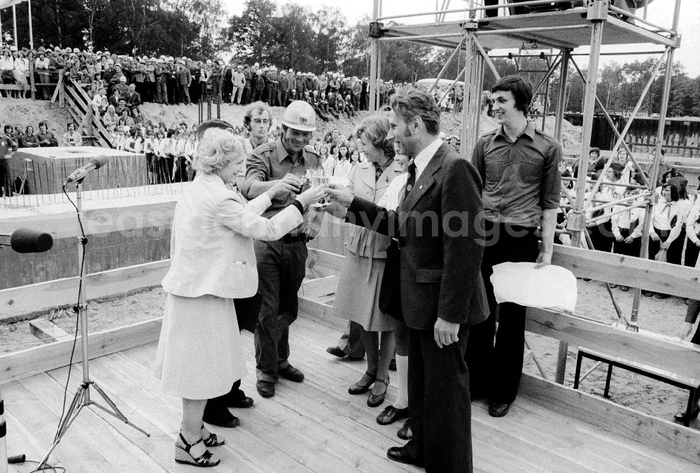 GDR image archive: Berlin - Laying of the foundation stone for the pioneer's palace Ernst Thaelmann in the Wuhlheide, in Berlin, the former capital of the GDR, German democratic republic