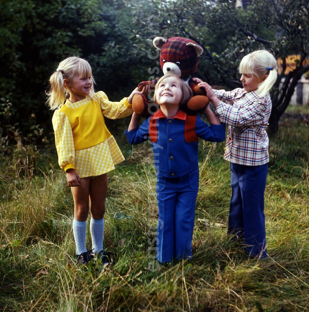 GDR image archive: Berlin - Fun and games for children and teenagers in colorful school clothes in Berlin, the former capital of the GDR, German Democratic Republic