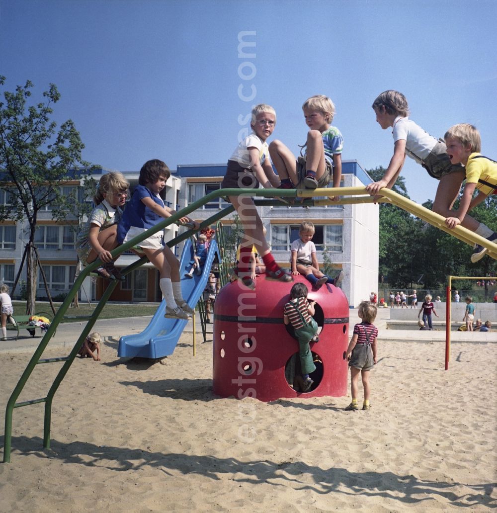 GDR photo archive: Rostock - Fun and games for children and teenagers on a climbing arch - playground in Rostock in the state Mecklenburg-Western Pomerania on the territory of the former GDR, German Democratic Republic
