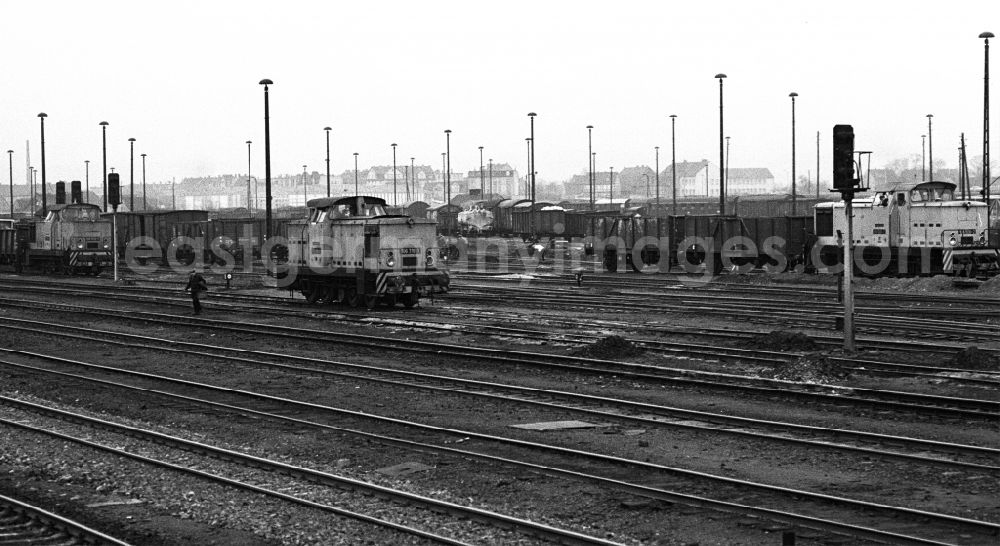 GDR photo archive: Halberstadt - Freight wagons with a class V6