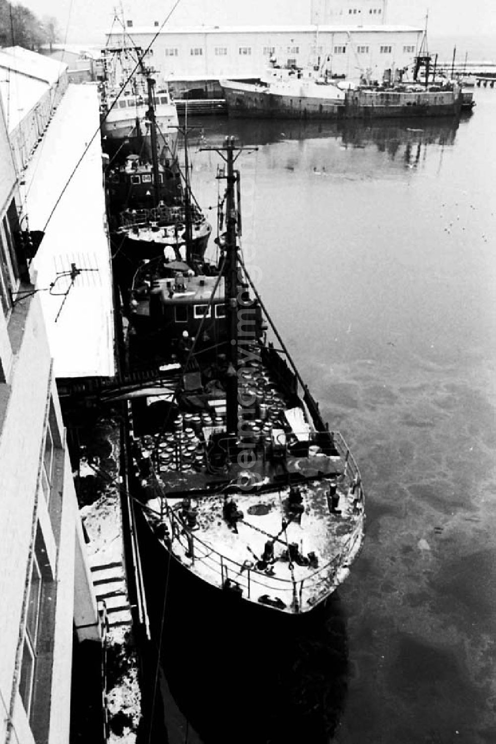 GDR picture archive: Saßnitz - Hafen vom Fischkombinat in Saßnitz auf Rügen