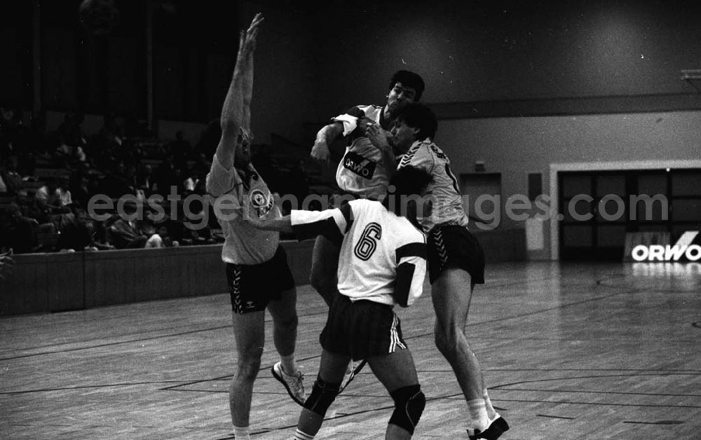 GDR picture archive: - Handball- Pokal: Berlin gegen Leipzig Umschlag:7269