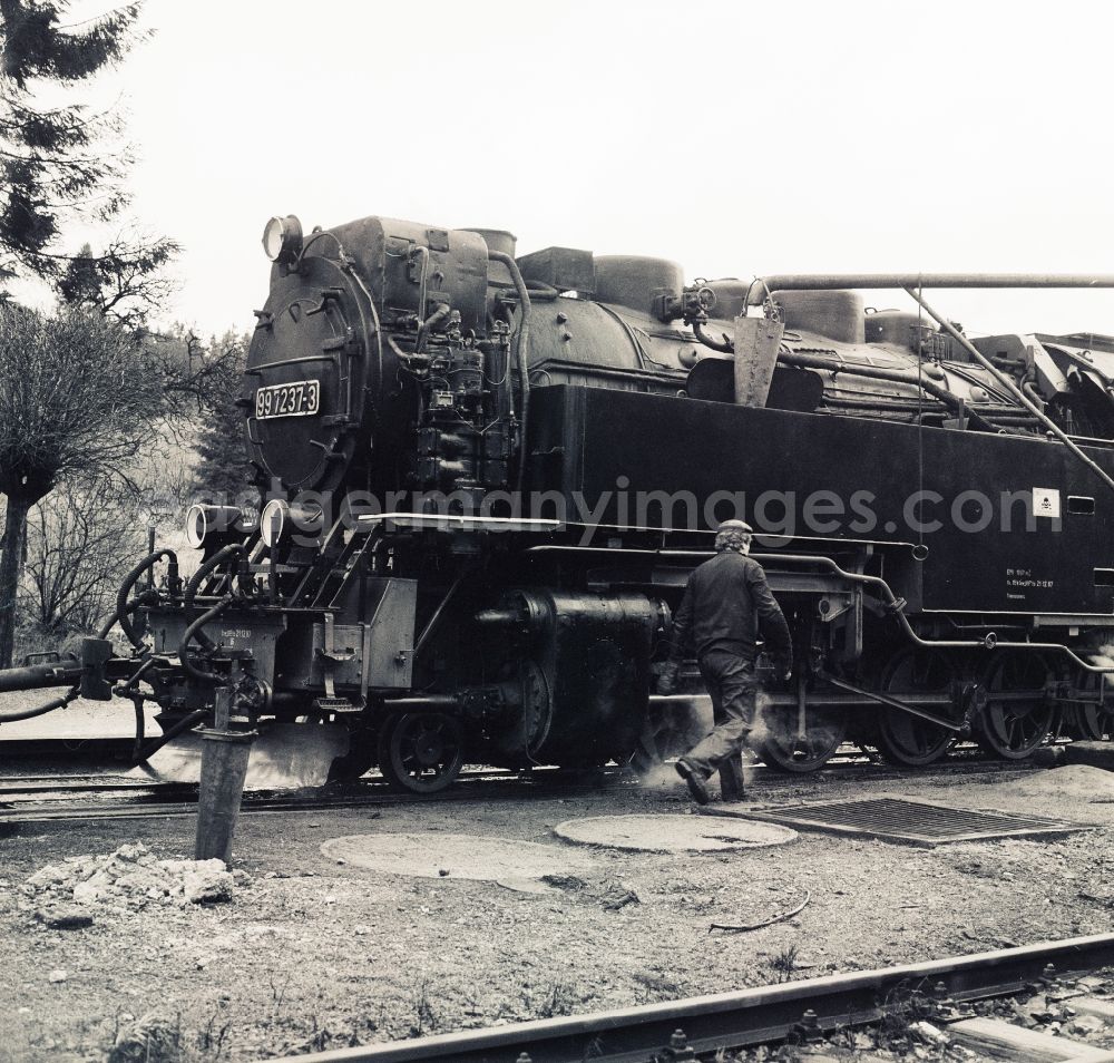GDR image archive: Ilsenburg (Harz) - Steam train of the Harz transversal railway / narrow-gauge railway in Ilsenburg (Harz) in the federal state of Saxony-Anhalt on the territory of the former GDR, German Democratic Republic