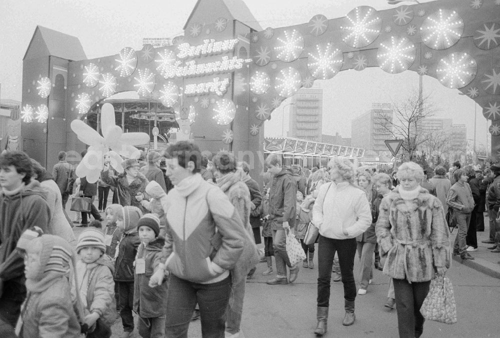 GDR photo archive: Berlin - Visitors flow out by the main entrance on the Berlin Christmas fair in Berlin, the former capital of the GDR, German democratic republic. Today there stands at this point the shopping centre Alexa