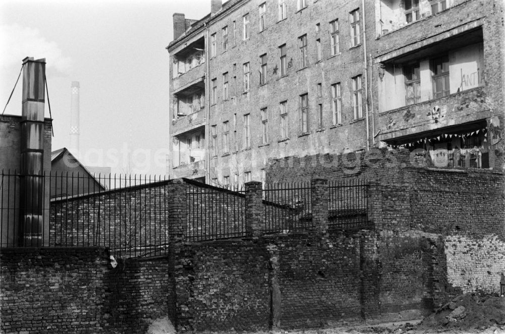 GDR photo archive: Berlin - The house Koepi (occupied in the turnaround ) in Koepenicker Strasse 137 in Berlin - Mitte, the former capital of the GDR, German Democratic Republic