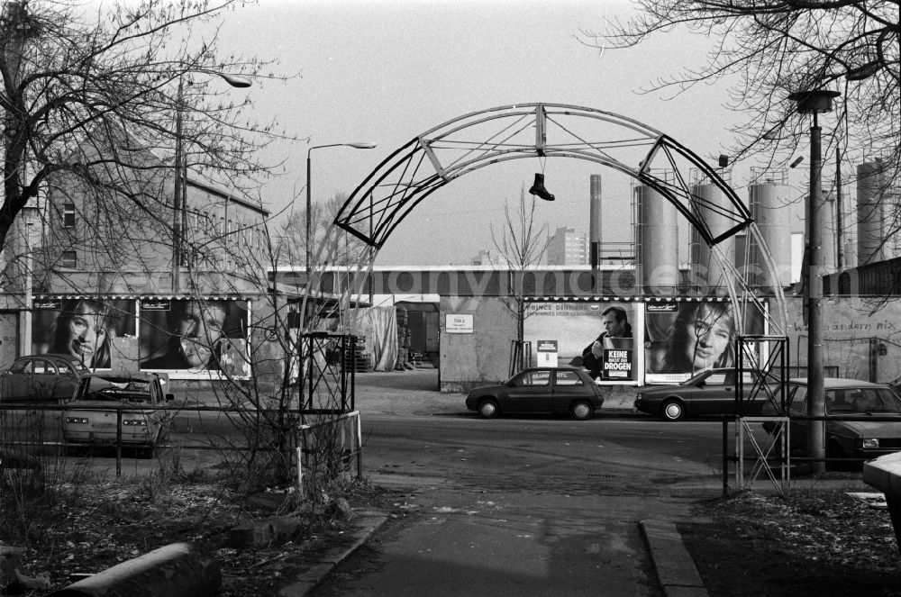 GDR picture archive: Berlin - The house Koepi (occupied in the turnaround ) in Koepenicker Strasse 137 in Berlin - Mitte, the former capital of the GDR, German Democratic Republic