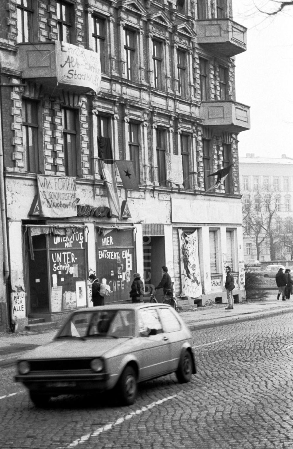 GDR picture archive: Berlin Prenzlauer Berg - Hausbesetzer in der Schönhauser Allee 2