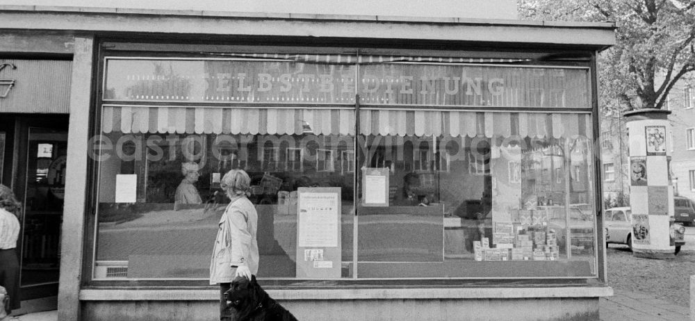 GDR image archive: Berlin - House front and Shopwindow for groceries retail store in the borough Berlin-Pankow or Prenzlauer Berg
