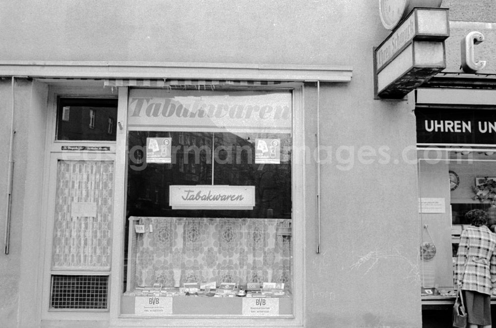 GDR image archive: Berlin - House front and Shopwindow for tobacco goods retail store in the borough Berlin-Pankow or Prenzlauer Berg