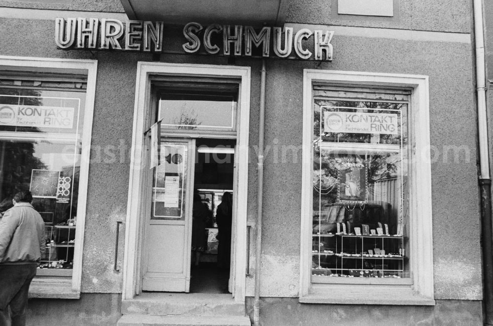 GDR image archive: Berlin - House front and Shopwindow for retail store for watches and spruce in the borough Berlin-Pankow or Prenzlauer Berg