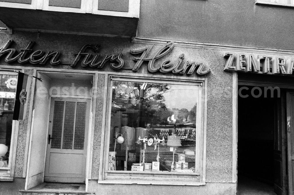 GDR picture archive: Berlin - House front and Shopwindow for radiance store in the borough Berlin-Pankow or Prenzlauer Berg