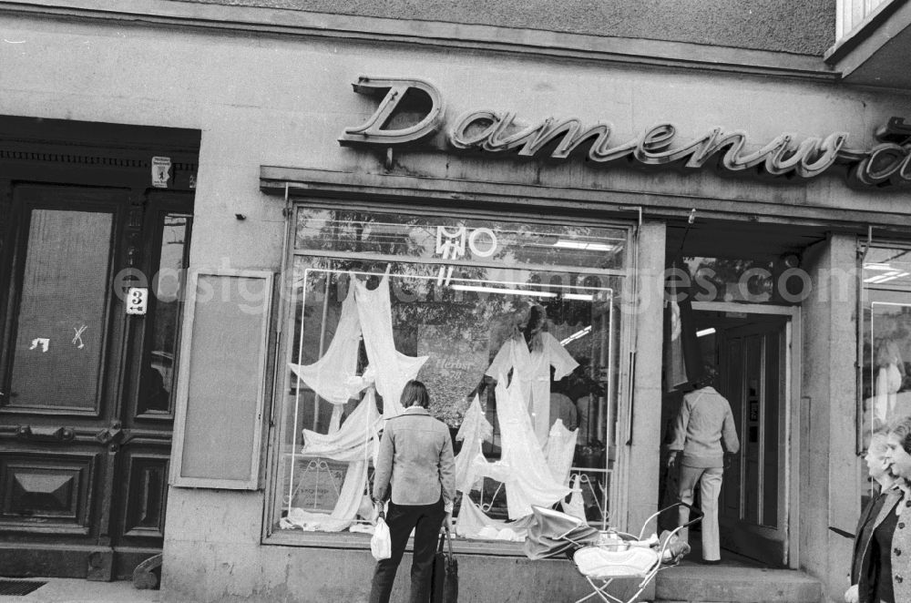 GDR picture archive: Berlin - House front and Shopwindow for lingerie store in the borough Berlin-Pankow or Prenzlauer Berg