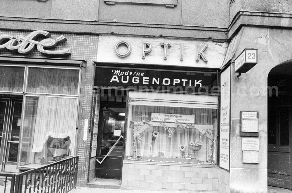 Berlin: House front and Shopwindow for retail store in the borough Berlin-Pankow or Prenzlauer Berg