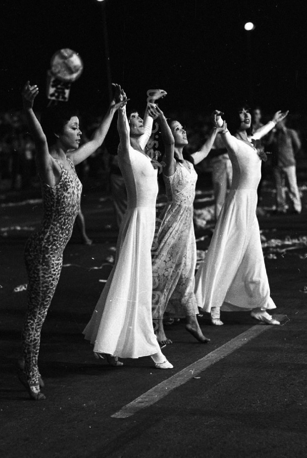 Havanna: Internationaler Karneval während der XI. Weltfestspiele vom 28.07. - 05.08.1978. Tänzerinnen der Delegation aus Japan. Das Festival stand unter dem Motto: Für antiimperialistische Solidarität, Frieden und Freundschaft. 18.500 Jugendliche aus 145 Ländern nahmen teil, darunter 20