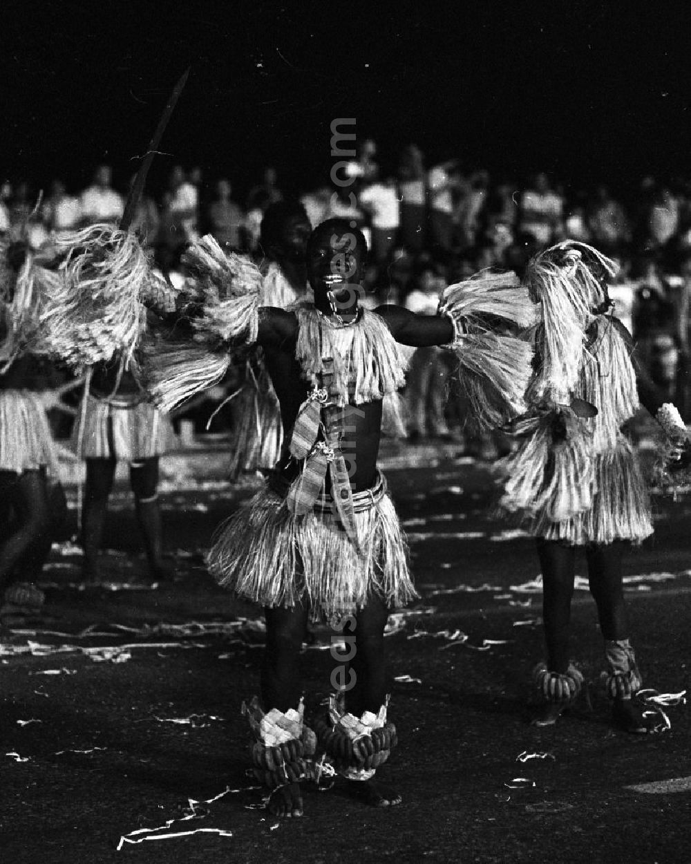 GDR photo archive: Havanna - Internationaler Karneval während der XI. Weltfestspiele vom 28.07. - 05.08.1978. Die Tanzformation der Delegation aus Mosambik / Afrika. Das Festival stand unter dem Motto: Für antiimperialistische Solidarität, Frieden und Freundschaft. 18.500 Jugendliche aus 145 Ländern nahmen teil, darunter 20