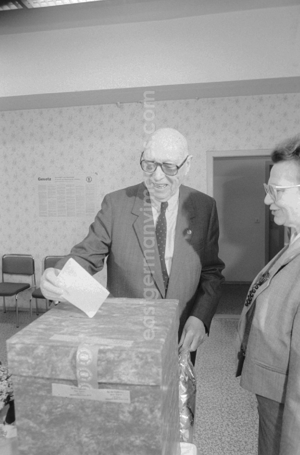 GDR picture archive: Berlin - Heinrich Homann (1911 - 1994), Chairman of the National Democratic Party of Germany (NDPD), in its vote at the last local elections in the GDR in Berlin, the former capital of the GDR, the German Democratic Republic