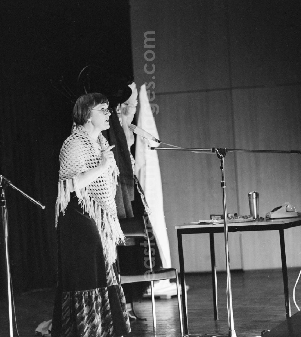 Leipzig: Helga Hahnemann (1937 - 1991) entertainer, comedienne, singer and actress in the show for the entertainment Art in Leipzig in Saxony in the area of the former GDR, German Democratic Republic