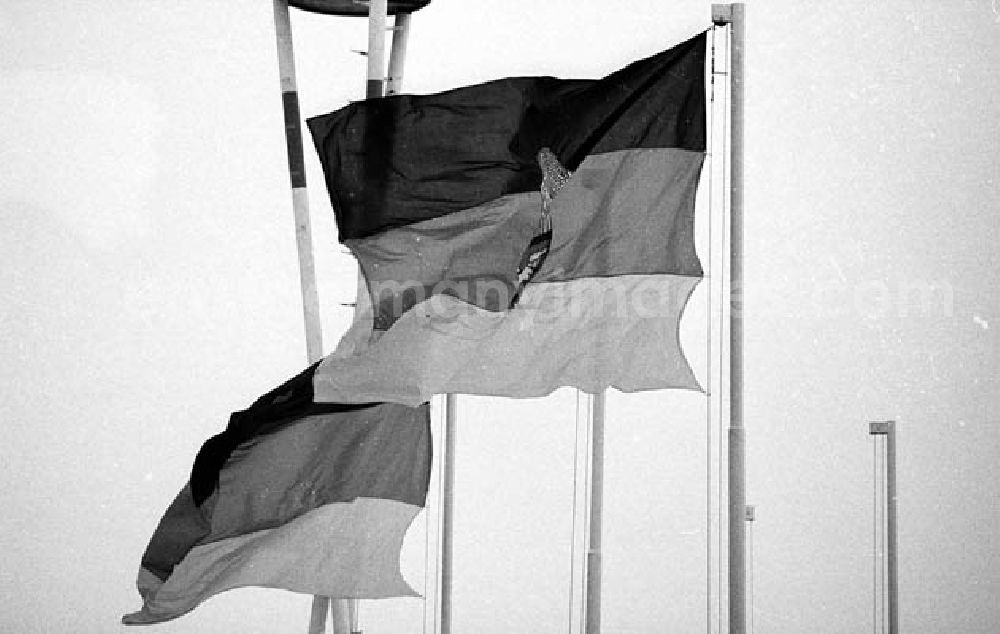 GDR image archive: - 11.12.1981 Fahnen anlässlich des Besuchs Helmut Schmidts Umschlagnr.: unbekannt, bei Umschlag 18