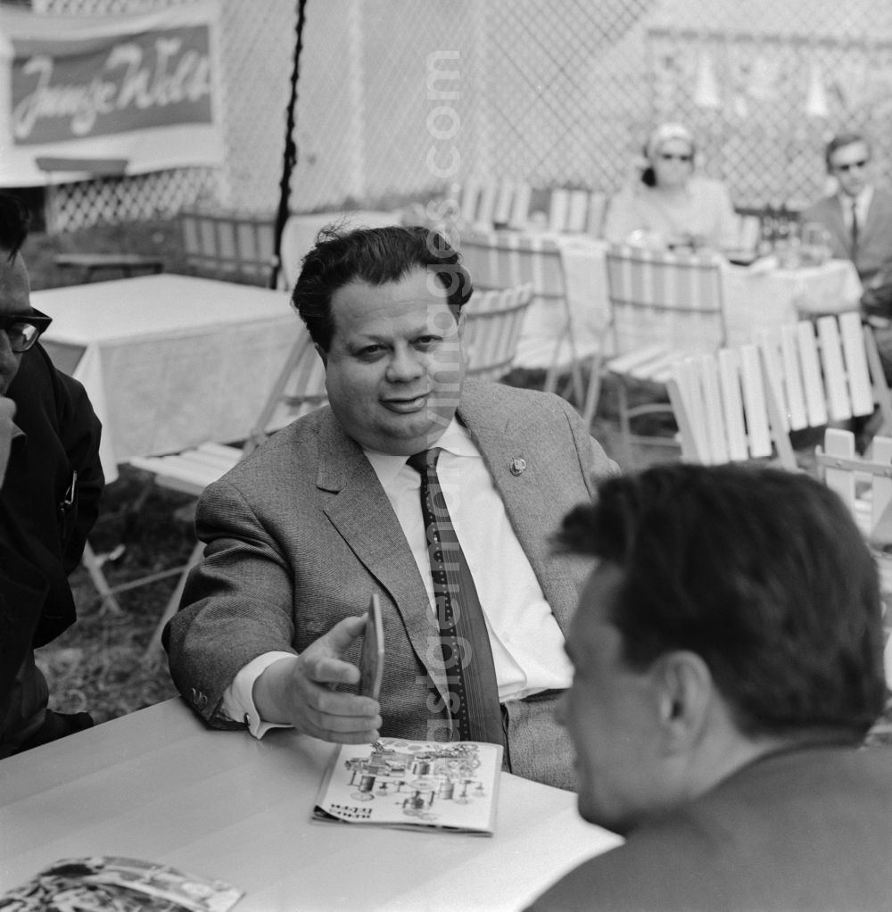 GDR image archive: Berlin - Mitte - Hermann Axen ( 1916 - 1992 ) was a politician, a member of the People's Chamber, Chairman of its Committee on Foreign Affairs, Chief Editor of the New Germany and a member of the Politburo of the Central Committee of the SED. Here he is talking with journalists