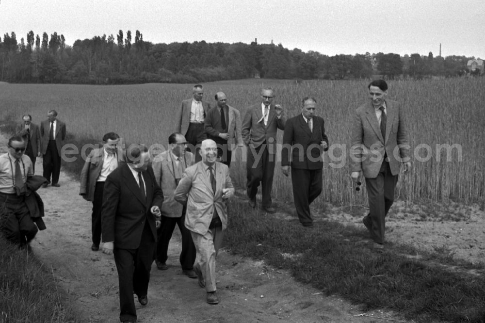 GDR image archive: Zschopau - Man's day - brigade excursion of the men to Zschopau in the federal state Saxony in the area of the former GDR, German democratic republic