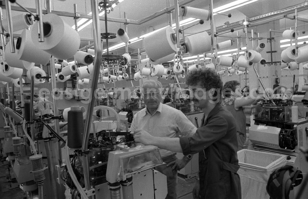 GDR photo archive: Thalheim - Workplace and factory equipment in the women's factory in the manufacture of women's stockings at the VEB Feinsstockings factory Esda in Thalheim in the Ore Mountains in the state of Saxony on the territory of the former GDR, German Democratic Republic