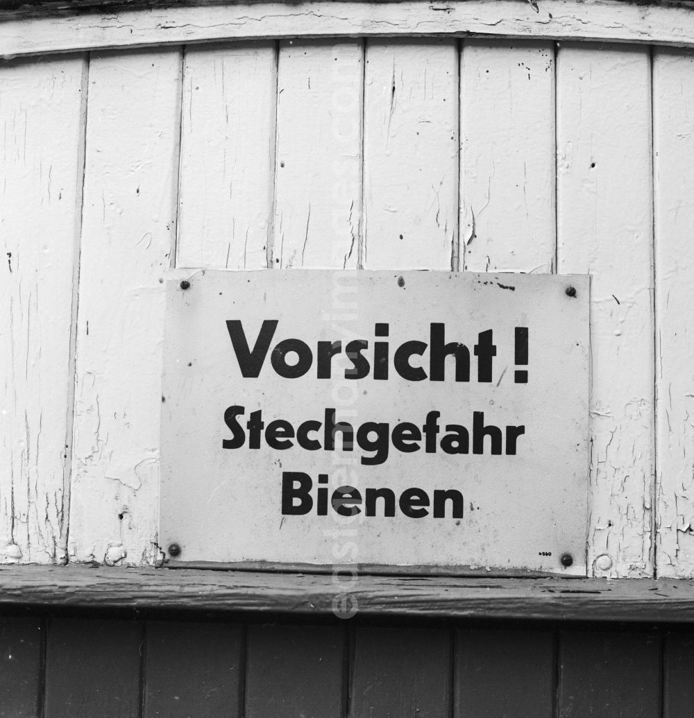 GDR image archive: Glöwen, Plattenburg - Sign Caution! Blazing danger bees in Gloewen in plate castle in what is now the state of Brandenburg