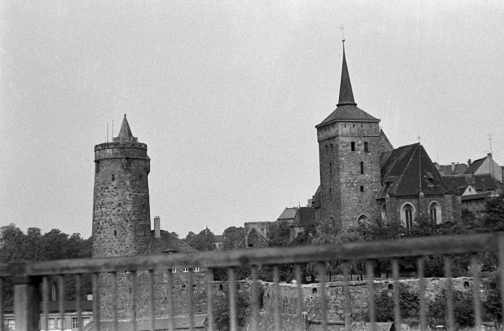 GDR image archive: Bautzen - Sights of the historic old town in the city center at the city wall tower and the St. Michael's Church on the street Wendischer Kirchhof in Bautzen, Saxony in the territory of the former GDR, German Democratic Republic