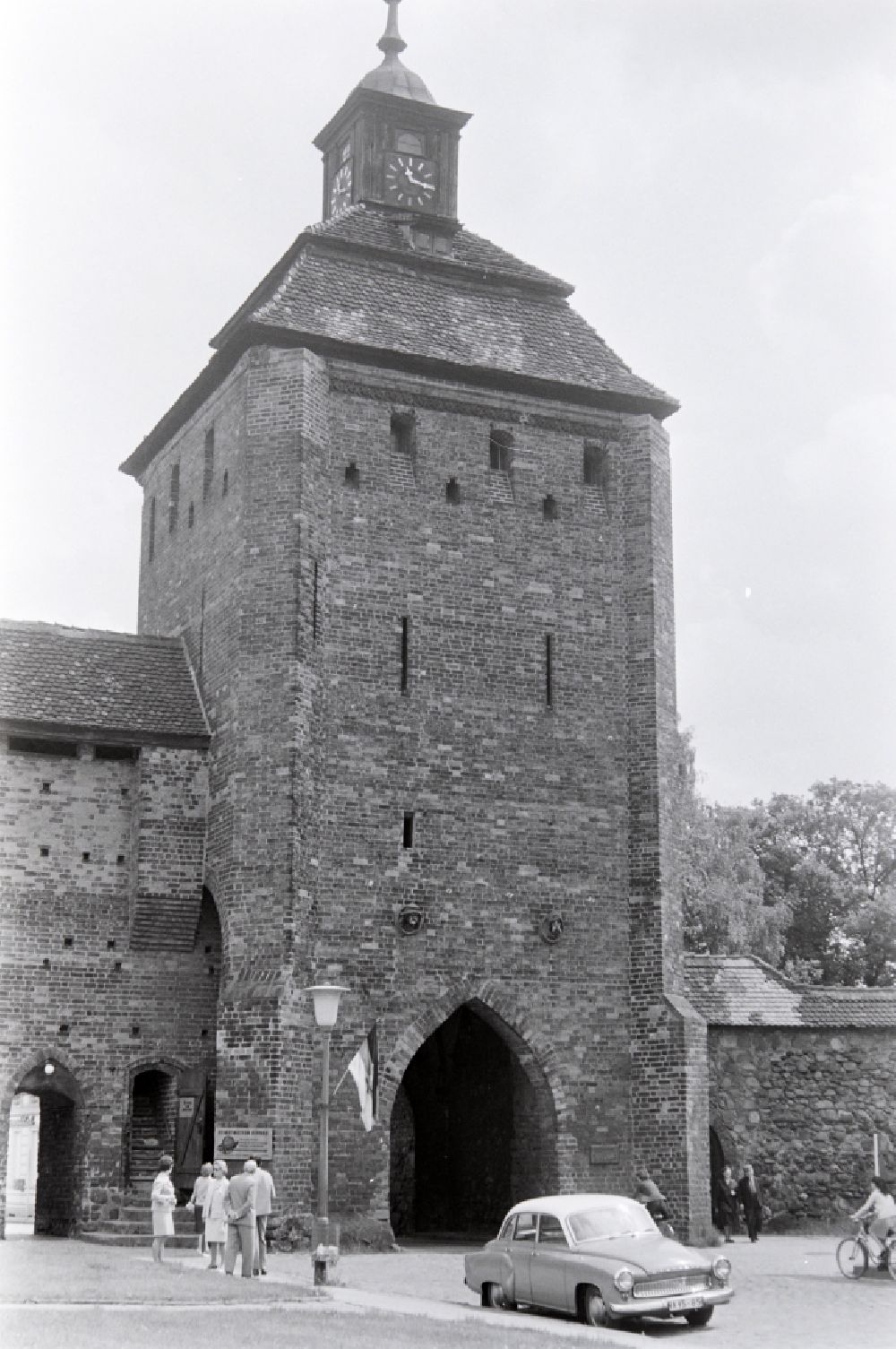 GDR photo archive: Bernau - Historic city wall at the old town in the city center am Steintor on street Breitscheidstrasse in Bernau, Brandenburg on the territory of the former GDR, German Democratic Republic