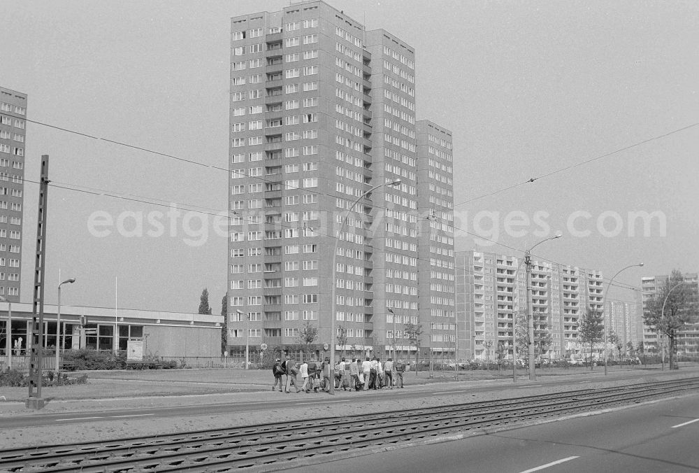 GDR photo archive: Berlin - High rise at the street Am Tierpark in the district bright mountain in Berlin, the former capital of the GDR, German democratic republic