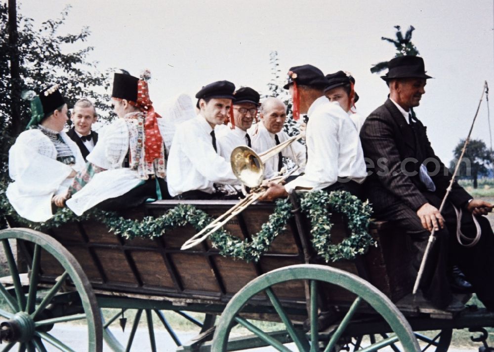Radibor: Wedding carriage and costumes and garments the Sorbian minority in Milkel in the state Saxony on the territory of the former GDR, German Democratic Republic
