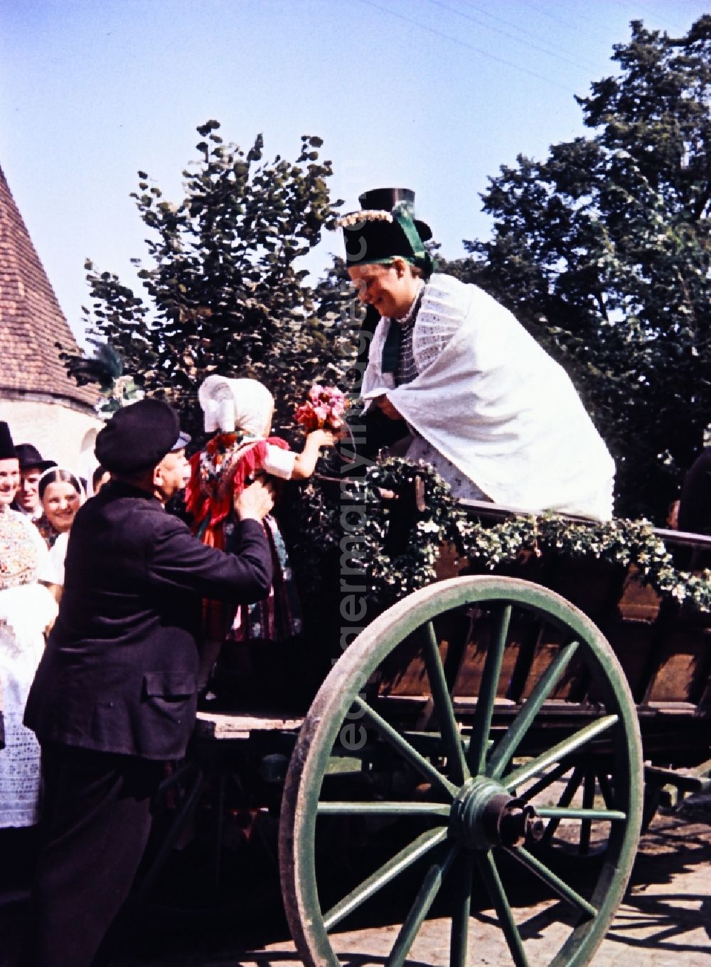 GDR photo archive: Radibor - Wedding carriage and costumes and garments the Sorbian minority in Milkel in the state Saxony on the territory of the former GDR, German Democratic Republic